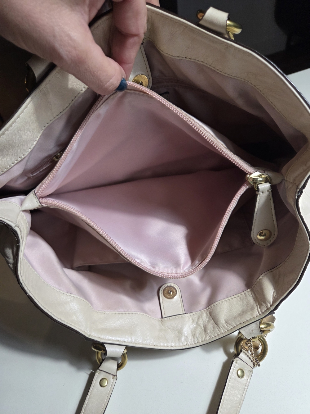 Coach Cream Embossed Leather Tote with Gold Hardware - Picture 8 of 9